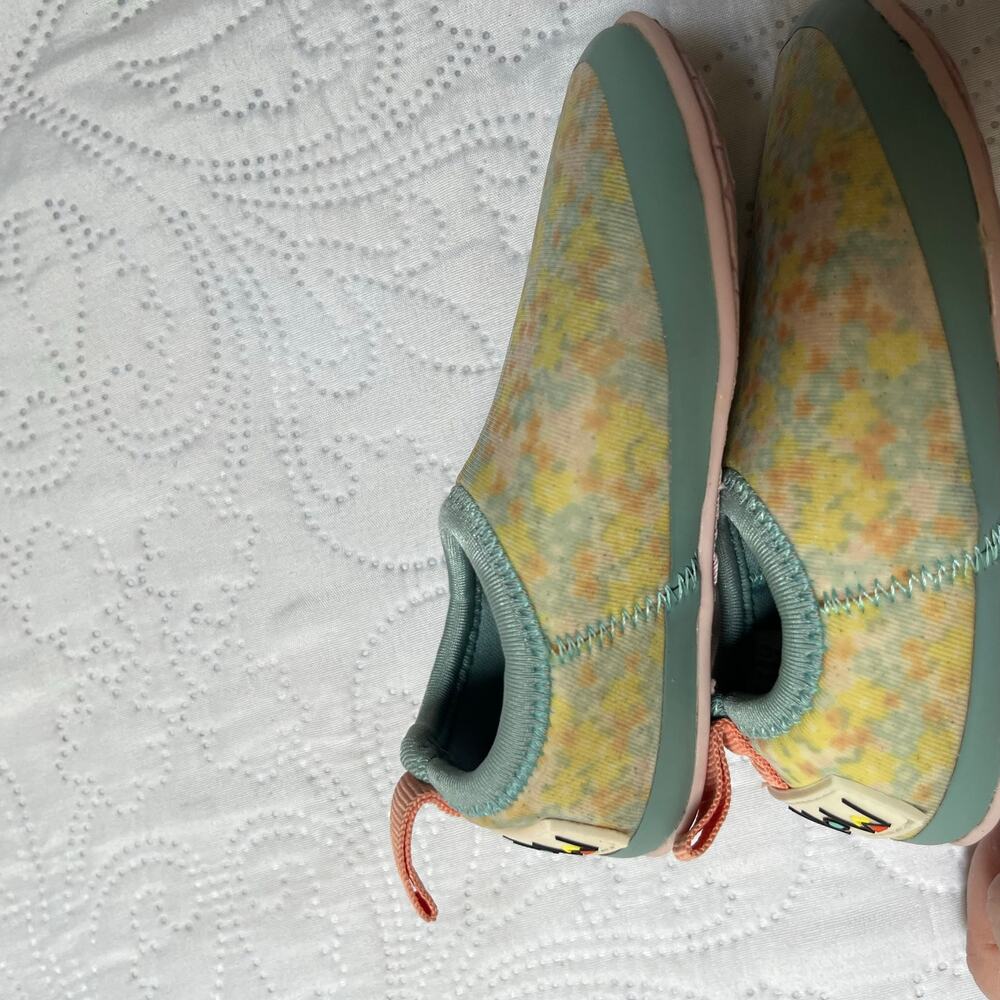 Minnow Wildflower Flex Water Shoe Size 8 - Picture 4 of 7